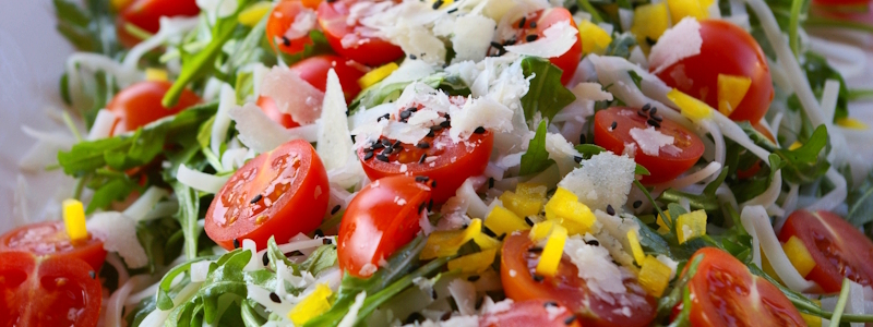 Mediterranes Buffet mit Vorspeisen und Hauptgerichten